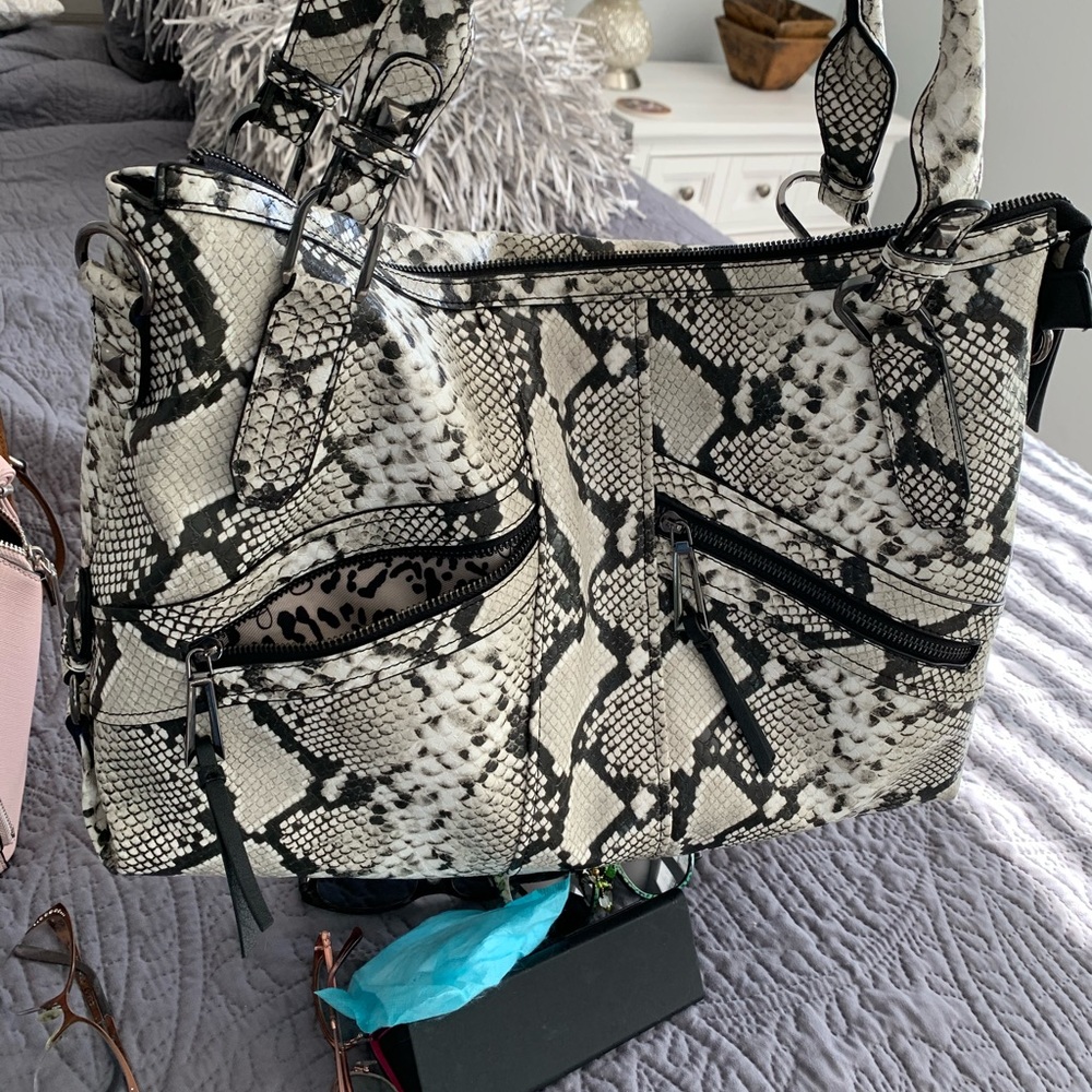 Jessica Simpson faux snakeskin med/large crossbody
